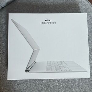 Apple iPad 12.9 white Magic Keyboard